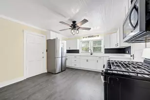 310 Godfrey Ave, Lockport, IL 60441 - Photo 9