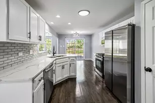 18322 Pond View Ct, Tinley Park, IL 60477 - Photo 11