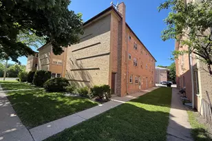 8748 W Berwyn Ave, Chicago, IL 60656 - Photo 1