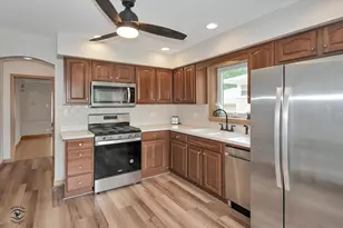 10118 S Turner Ave, Evergreen Park, IL 60805 - Photo 11