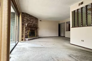 9168 S Rd, Palos Hills, IL 60465 - Photo 3