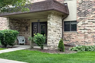 9168 S Rd, Palos Hills, IL 60465 - Photo 1