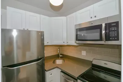 817 W Lakeside Place #506, Chicago, IL 60640 - Photo 3