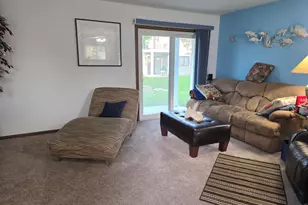 951 Glouchester Cir, Schaumburg, IL 60193 - Photo 3