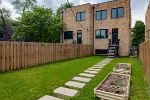 4557 S Prairie Ave, Chicago, IL 60653 - Photo 9