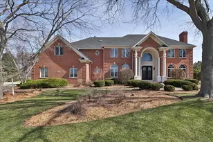5N523 E Lakeview Cir, Saint Charles, IL 60175 - Photo 1