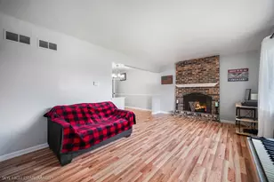 28W516 Leverenz Rd, Naperville, IL 60564 - Photo 5