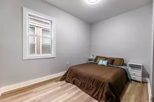2048 W 70th Pl, Chicago, IL 60636 - Photo 7