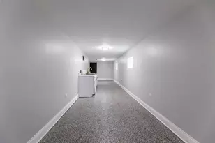 2048 W 70th Pl, Chicago, IL 60636 - Photo 17