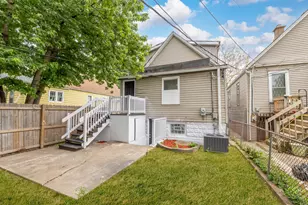2048 W 70th Pl, Chicago, IL 60636 - Photo 23