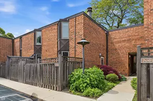2059 N Larrabee St, Chicago, IL 60614 - Photo 1