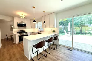 565 Kensington Ct, Roselle, IL 60172 - Photo 9