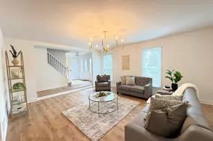 565 Kensington Ct, Roselle, IL 60172 - Photo 3