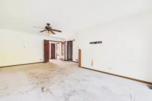 284 Lorraine Cir, Bloomingdale, IL 60108 - Photo 15