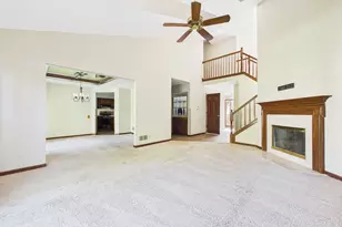 284 Lorraine Cir, Bloomingdale, IL 60108 - Photo 5