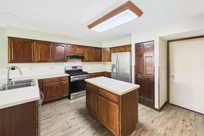 284 Lorraine Circle, Bloomingdale, IL 60108 - Photo 9