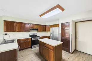 284 Lorraine Cir, Bloomingdale, IL 60108 - Photo 9