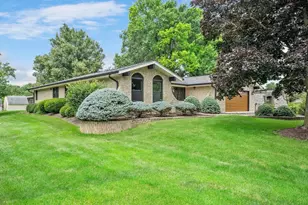 10S240 Hampshire Ln W, Willowbrook, IL 60527 - Photo 3