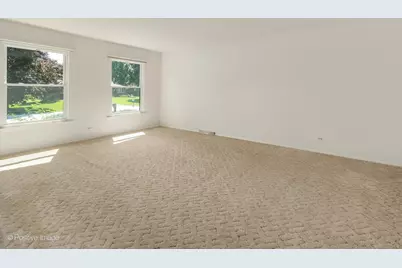 10S240 Hampshire Lane W, Willowbrook, IL 60527 - Photo 7