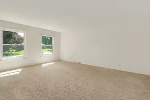 10S240 Hampshire Ln W, Willowbrook, IL 60527 - Photo 7