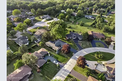 10S240 Hampshire Lane W, Willowbrook, IL 60527 - Photo 35