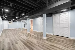 10521 S Edbrooke Ave, Chicago, IL 60628 - Photo 33