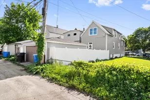 10521 S Edbrooke Ave, Chicago, IL 60628 - Photo 39
