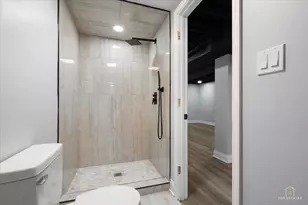 10521 S Edbrooke Ave, Chicago, IL 60628 - Photo 35