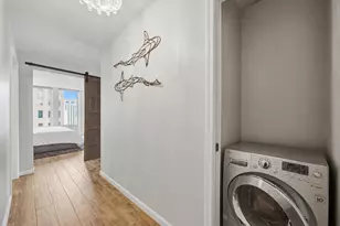 100 E Walton St, Chicago, IL 60611 - Photo 11
