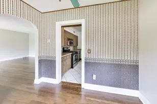 1602 Hills Ave, Des Plaines, IL 60016 - Photo 9