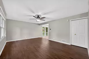212 Amherst Ct, Bloomingdale, IL 60108 - Photo 9