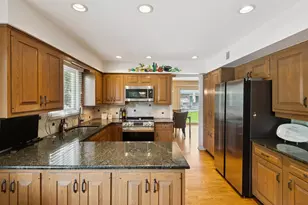 4568 Lindenwood Ln, Northbrook, IL 60062 - Photo 5