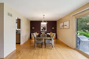 4568 Lindenwood Ln, Northbrook, IL 60062 - Photo 3