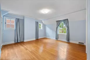 2925 W Greenleaf Ave, Chicago, IL 60645 - Photo 11
