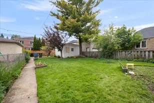 2925 W Greenleaf Ave, Chicago, IL 60645 - Photo 19
