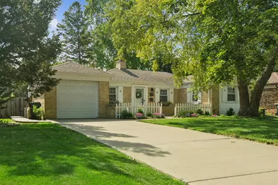 410 N Dryden Place, Arlington Heights, IL 60004 - Photo 1