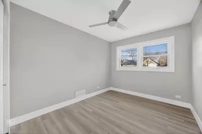 10240 S Torrence Avenue, Chicago, IL 60617 - Photo 7