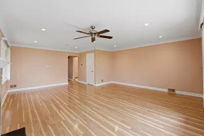 306 W Lonnquist Boulevard, Mount Prospect, IL 60056 - Photo 15