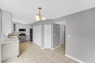 615 Red Barn Trail, Bolingbrook, IL 60490 - Photo 5