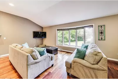 32362 N Pine Avenue, Grayslake, IL 60030 - Photo 11