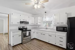 602 E 2nd St, Gilman, IL 60938 - Photo 13