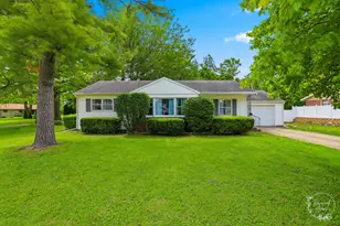 602 E 2nd St, Gilman, IL 60938 - Photo 1