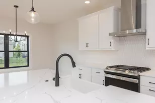 5013 Finlen Ln, Bloomington, IL 61705 - Photo 11