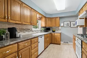 501 N Douglas Ave, Arlington Heights, IL 60004 - Photo 9