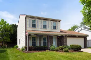 748 Berwick Pl, Roselle, IL 60172 - Photo 1