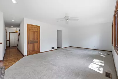 307 W Schaumburg Road, Streamwood, IL 60107 - Photo 9