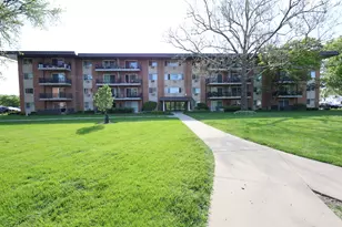2230 S Goebbert Rd, Arlington Heights, IL 60005 - Photo 3