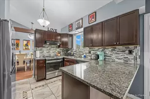 1314 Aspen Ct, Elgin, IL 60120 - Photo 9
