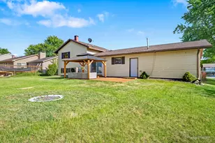 2408 W Fairview Ln, McHenry, IL 60051 - Photo 5