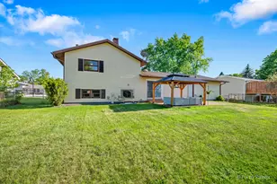 2408 W Fairview Ln, McHenry, IL 60051 - Photo 3